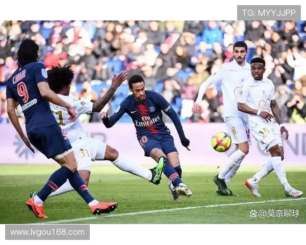南特主场迎战巴黎圣曼争夺法甲积分榜关键战役