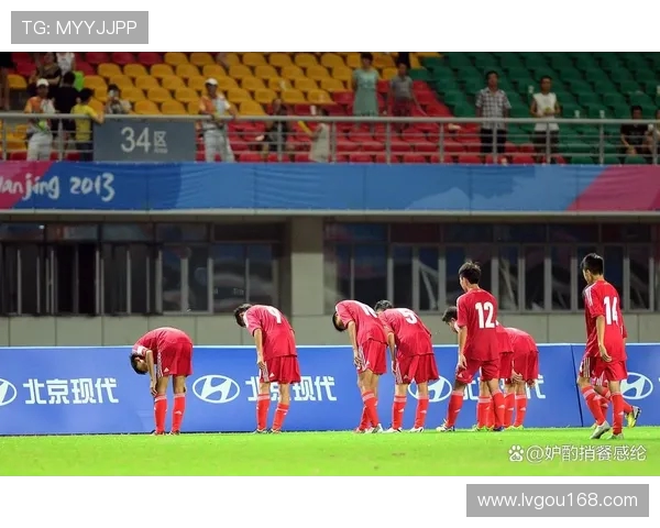 国足逆袭韩国以一球小胜展现顽强斗志与团结精神