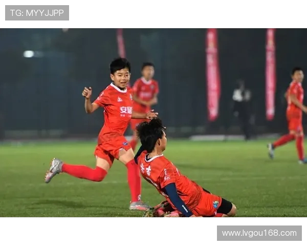 河床队与国际体育会的巅峰对决谁能在足球历史上书写新篇章 河床队与国际体育会的巅峰对决谁能在足球历史上书写新篇章