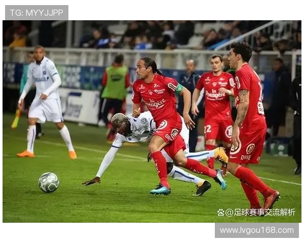 阿尔梅勒与海尔的精彩对决揭示足球战术与团队协作的魅力