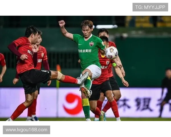 成都篮球队以59分领跑挑战赛积分榜展现强劲实力和团队合作精神