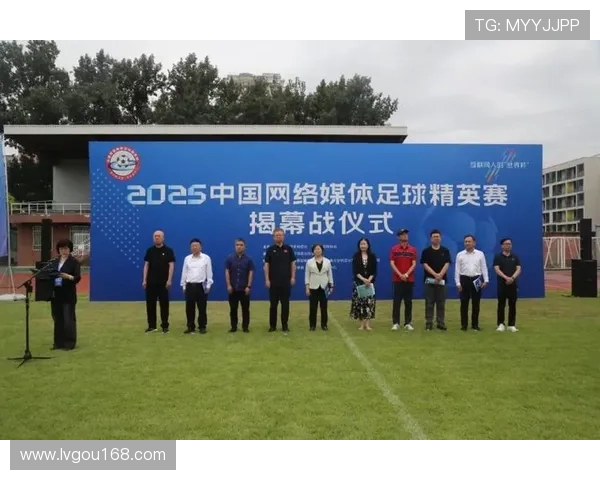 武汉足球队在精英赛中的灵活性展现与战术分析